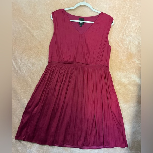 Simply Vera Wang  Elegant Burgundy Sleeveless Dress - Picture 4 of 10